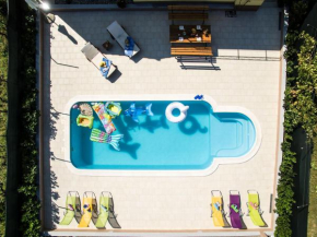 Ferienhaus In Katuni Mit Privatem Pool
